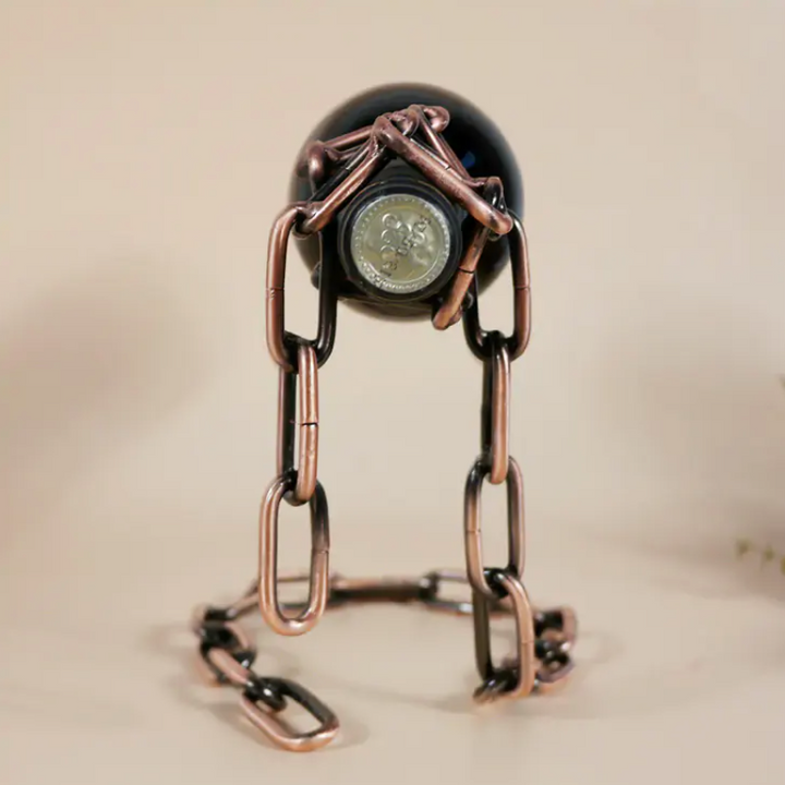 Suporte para garrafa de vinho com corrente.