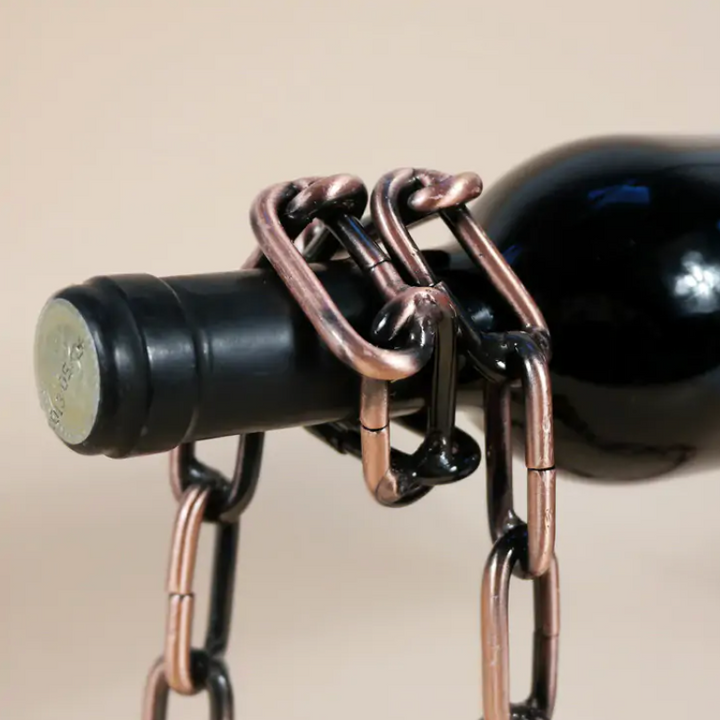 Suporte para garrafa de vinho com corrente.